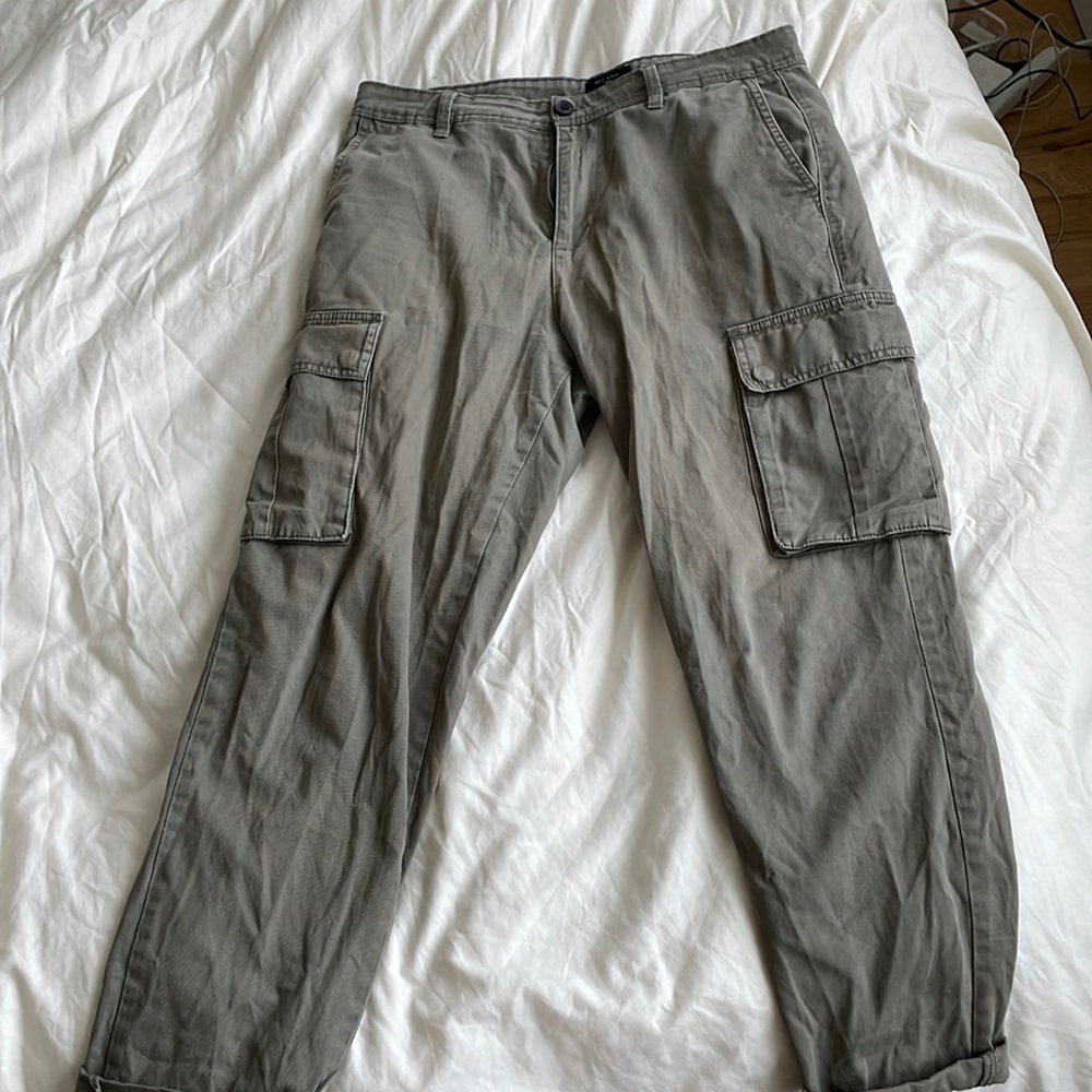 Men’s Olive Green Cargo Pants, size 32
